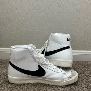 Nike Blazer Mid ‘77